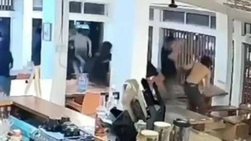 Viral Video Geng Motor Diduga Serang Kafe di Pekanbaru, Polisi Janji Selidiki