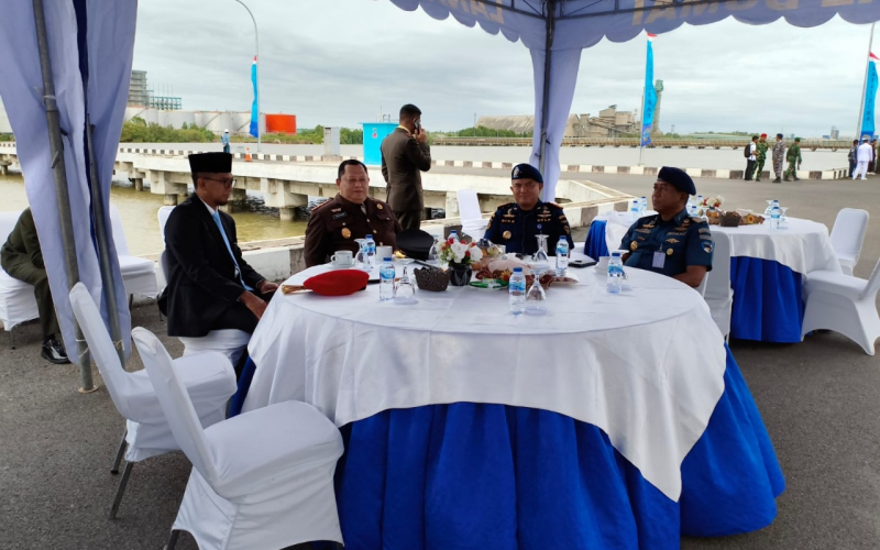 Wujudkan Semangat Kepahlawanan, Pelindo Dumai Hadiri Upacara Tabur Bunga di Laut