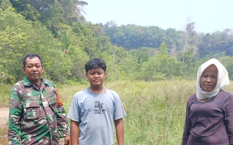 Antisipasi Karhutla, Sertu Misriyadi Pantau Wilayah Pelintung dan Edukasi Warga