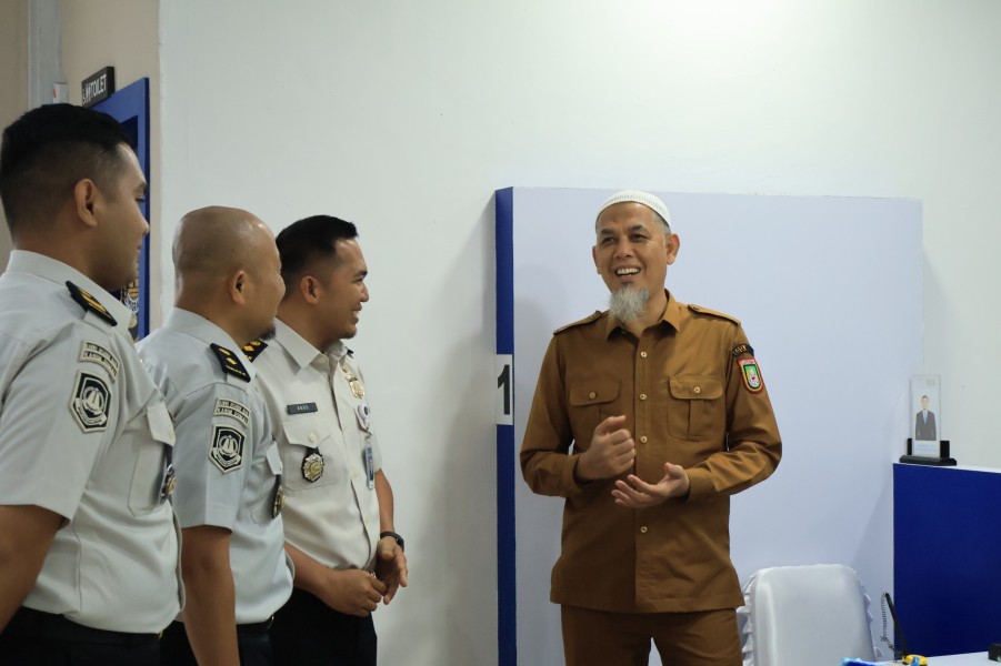 Urus Paspor Sendiri, Wali Kota Dumai Paisal Puji Pelayanan Imigrasi: Nyaman, Cepat, dan Profesional