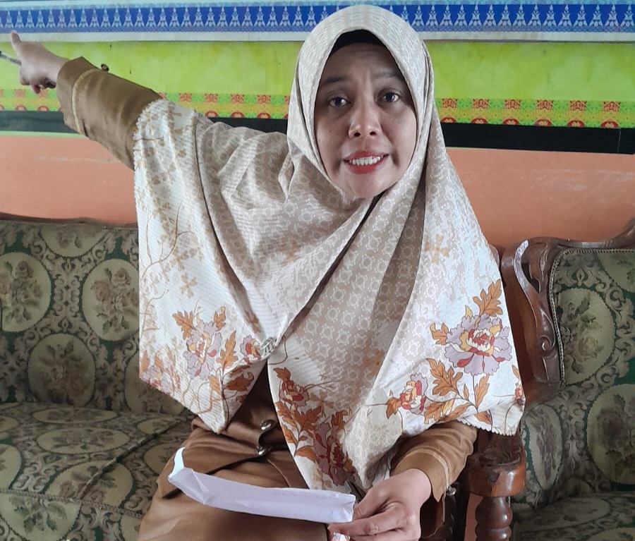 Orang Tua Siswa SMPN 2 Batang Gansal Keluhkan Pembelian Sampul Rapor: Kepsek Marah Saat Dikonfirmasi Wartawan