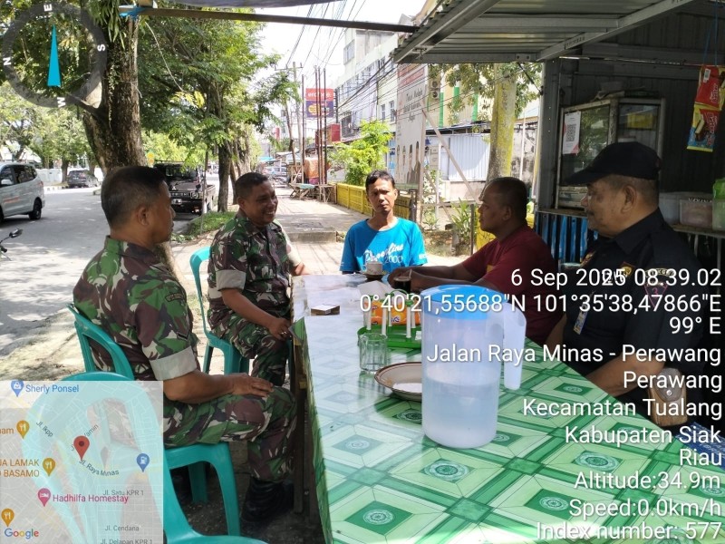 Babinsa Peltu Ramli Nst dan Sertu Laila Gelar Komsos Kesehatan di Perawang Barat