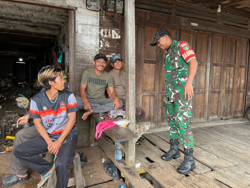 Bangun Keakraban dengan Warga Binaan, Babinsa Koramil 06/Kateman Ajak Jaga kondusif Keamanan