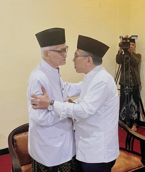 Dari Lirboyo Puncak Prahara PBNU Berakhir Damai, Kiai Miftach dan Gus Yahya Sepakat Gelar Muktamar Bersama