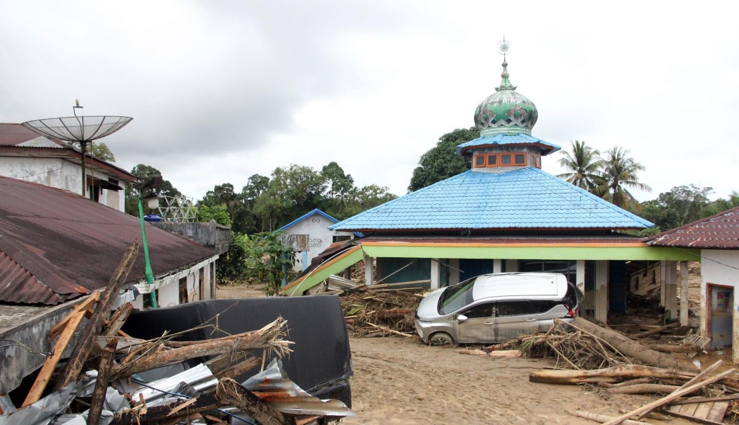 Bencana Alam Sumatera: Korban Meninggal Lebih 300 dan Ratusan Orang Masih Hilang