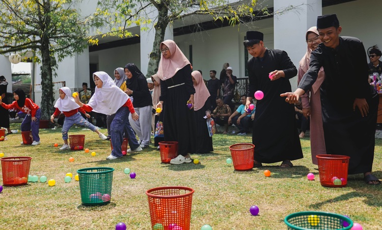 Ceria Anak-Anak Panti Rayakan Kemerdekaan HUT RI  di PTPN IV Regional III