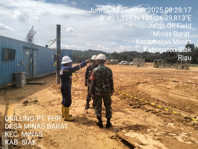 Serda Holmes Pasaribu dan Serda Haris Gelar Patroli Keamanan di Lokasi Drilling Minas
