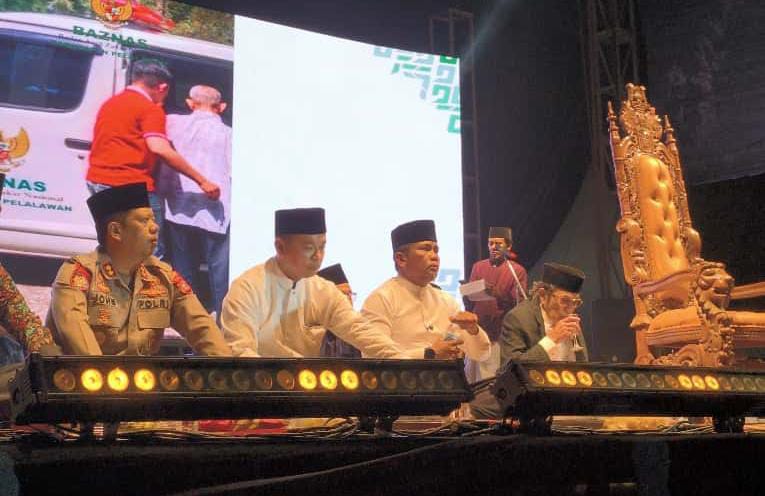 Tabligh Akbar Bersama H. Rhoma Irama dan Penyerahan Bantuan Warnai Helat Pelalawan ke-26