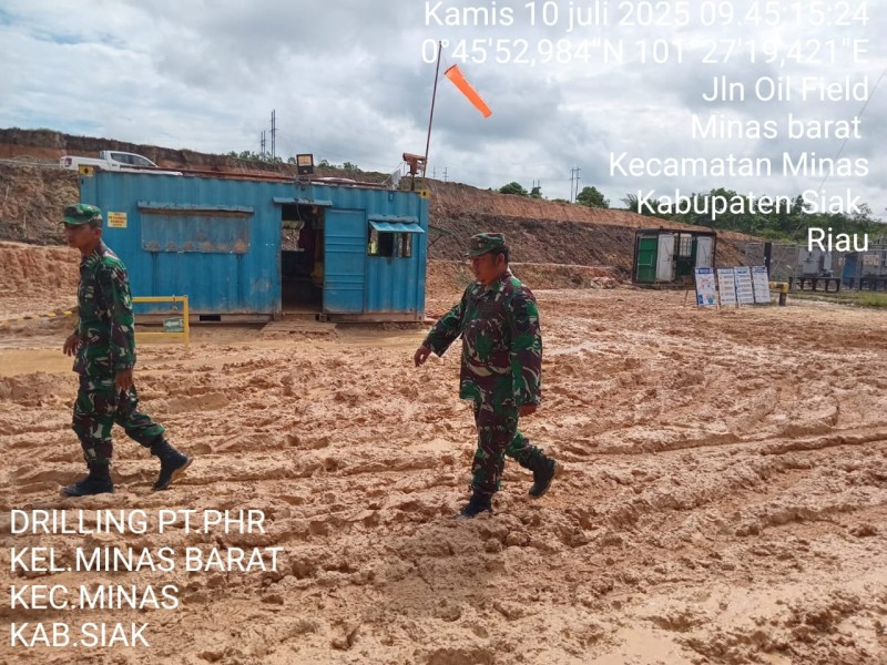 Babinsa Koramil 03/Minas Laksanakan Patroli Keamanan di Lokasi Drilling PT PHR Minas, Situasi Terpantau Aman