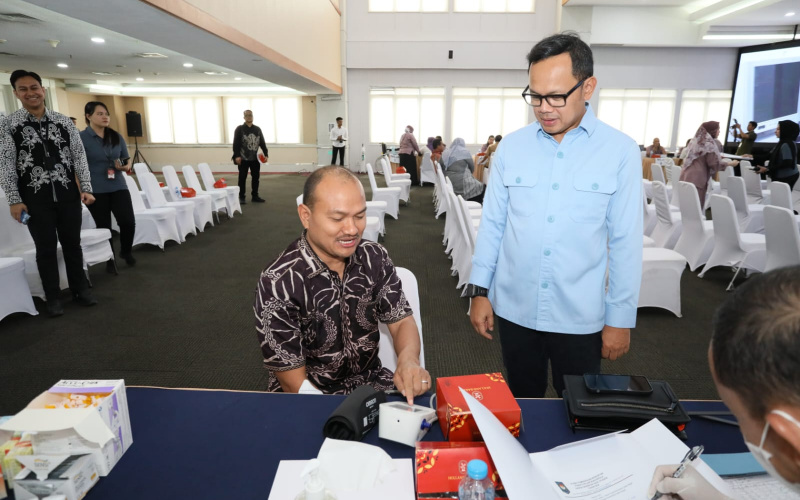 Wamendagri Bima Arya Pantau Langsung Pemeriksaan Kesehatan Kepala Daerah Terpilih