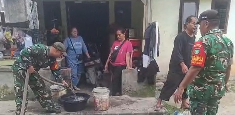 Bantu Kebutuhan Warga, Koramil 02/Bukit Kapur Distribusikan Air Bersih