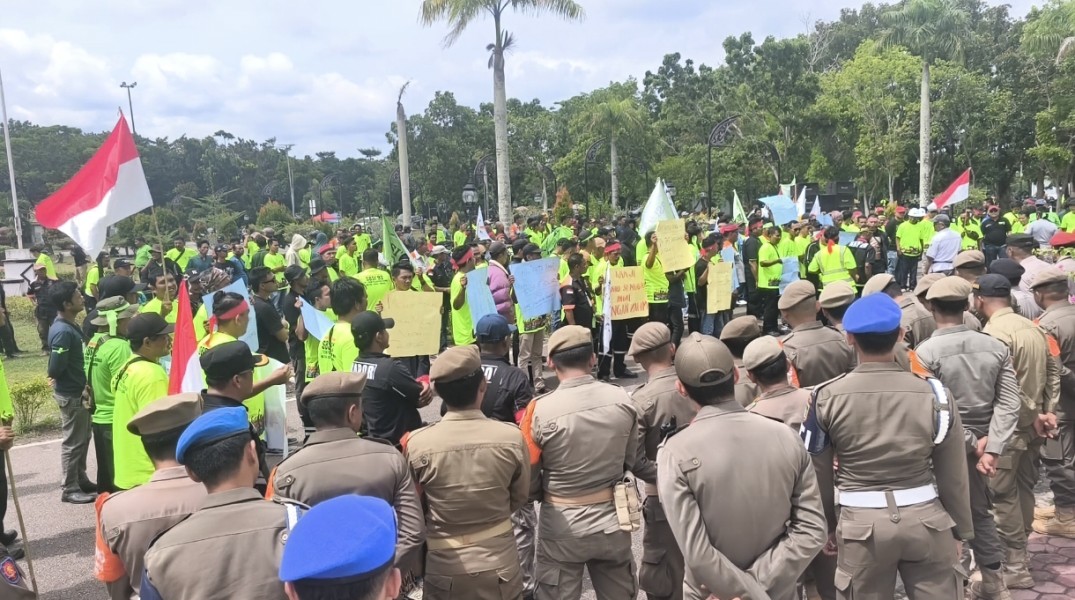 Ribuan Buruh Pelabuhan Dumai Gelar Aksi Besar, DPRD dan Wali Kota Dinilai Abaikan Aspirasi, Ultimatum 2x24 Jam Diberikan