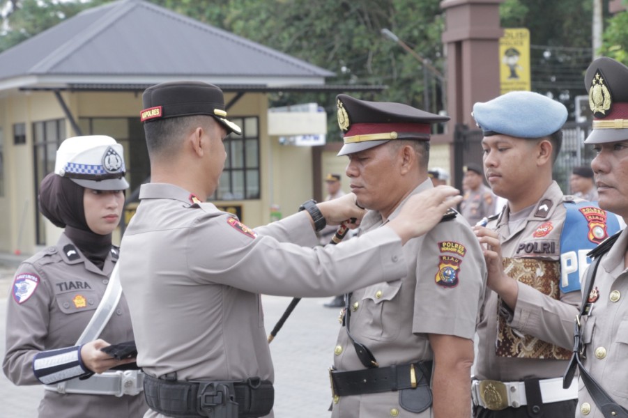 Kasat Binmas Dan Kapolsek Peranap Dirotasi, Kapolres Inhu Pimpin Langsung Upacara Sertijab