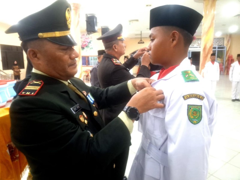 Danramil 06/Kateman Kukuhkan Paskibraka HUT RI ke-80 Kecamatan Kateman