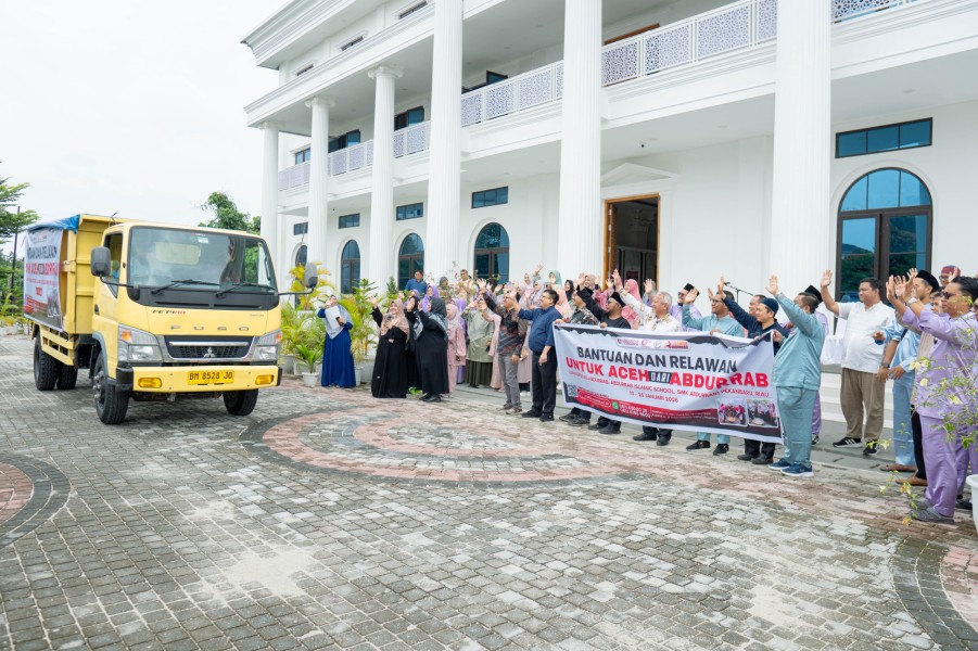 Yayasan Abdurrab Salurkan Bantuan 1 Ton Rendang dan 3 Ton Logistik untuk Aceh
