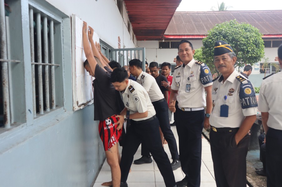 Pastikan Situasi Aman Kondusif, Lapas Tembilahan Laksanakan Razia Insidentil Blok Hunian