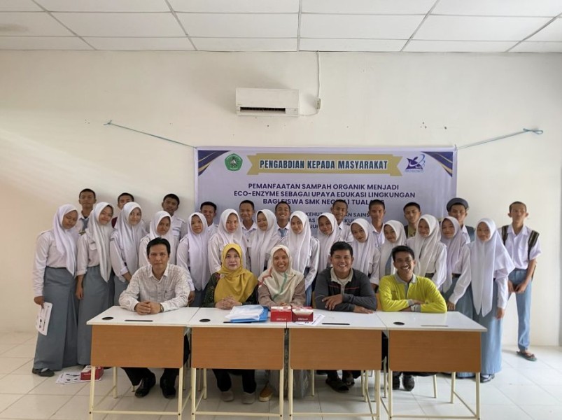Pemanfaatan Sampah Organik Menjadi Eco Enzyme Sebagai Upaya Edukasi Lingkungan Bagi Siswa Smk Negeri 1 Tualang