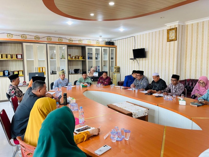 Pimpin Rapat Pemantapan, Sekretaris Disdikbud Rohil Tegaskan Komitmen Pemkab Dukung Karnaval HUT ke-81 RI