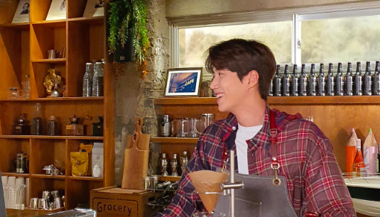 Dua Sisi Lesung Pipi Kim Seon-ho: Hangat Du-sik vs Dingin Ho-jin