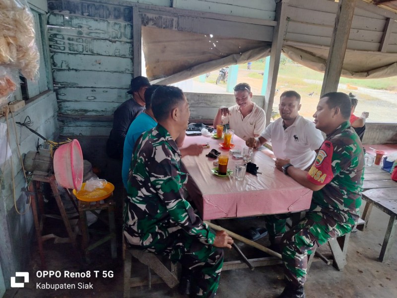 Babinsa Koramil 03/Minas Kopda AKP Hutagalung Ajak Warga Peduli Kesehatan Lewat Komsos