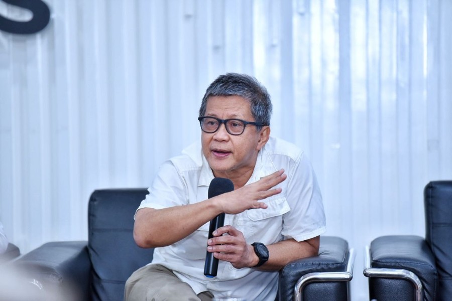 Rocky Gerung Puji Kapolda Riau: Sambut Demonstran dengan Spanduk, Bukan Panser