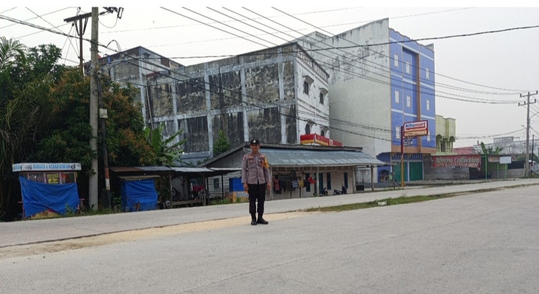 Polisi Hadir di Tengah Masyarakat, Polsek Pujud Gelar Strong Point Pagi di Sejumlah Lokasi