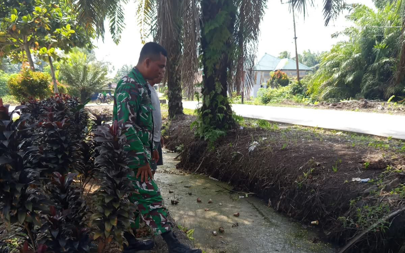 Patroli Karhutla, Babinsa Bagan Keladi Ajak Warga Cegah Pembakaran Lahan