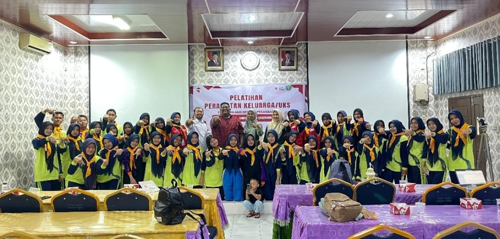 PMR SMKN 7 Pekanbaru Gelar Pelatihan Perawatan Dasar Keluarga, Dibimbing Fasilitator PMI