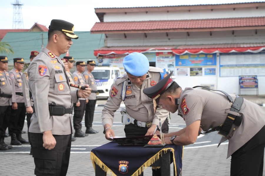 Setengah Kapolsek Jajaran Polres Inhu Diganti, Kapolres Pimpin Upacara Sertijab