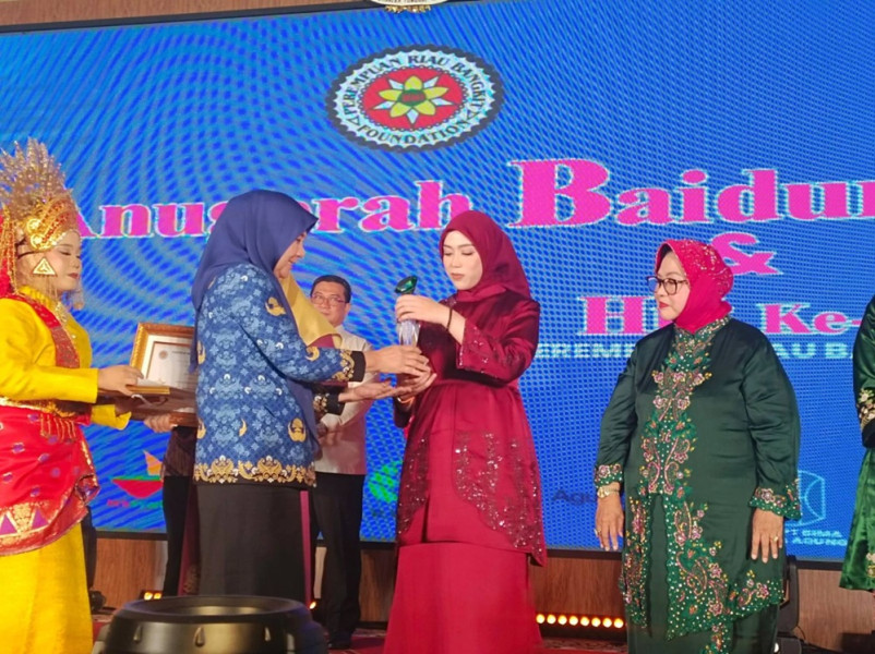 Dari Pekanbaru ke Panggung Global: Fildzah Hazimi Nauli, Cucu Pendiri Hotel Mutiara Merdeka Raih Baiduri Award 2025