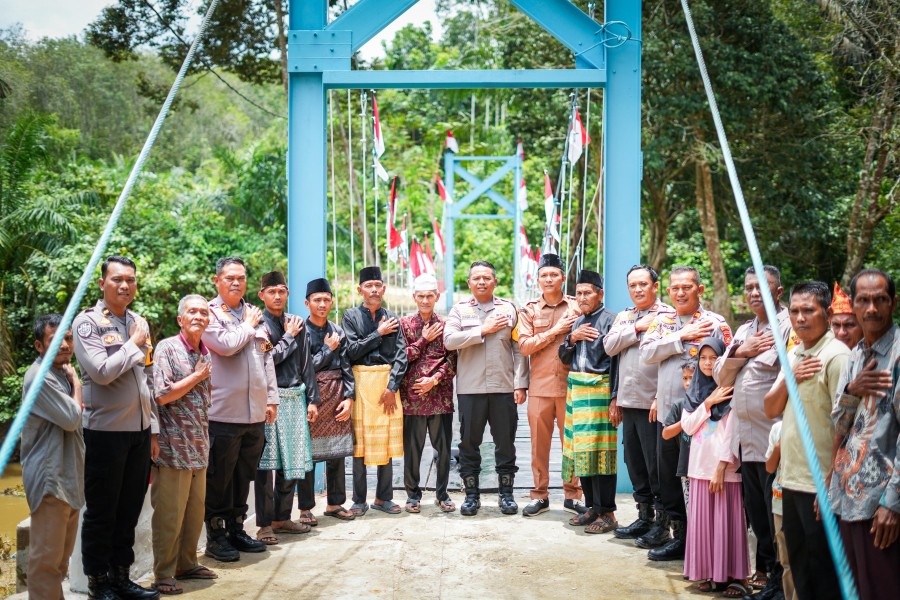 Polri Resmikan Jembatan Gantung Merah Putih Presisi di Rambah Hilir, Permudah Akses Warga dan Pelajar