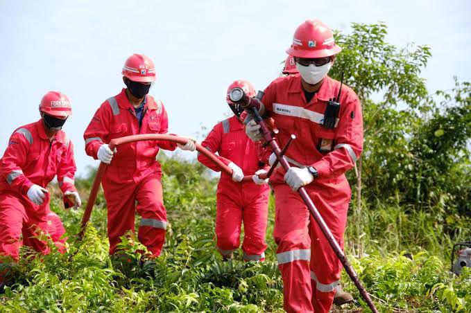 Pertamina RU II Dumai Perkuat Penanggulangan Karhutla, Hibahkan Nozzle Gambut ke Polres Dumai
