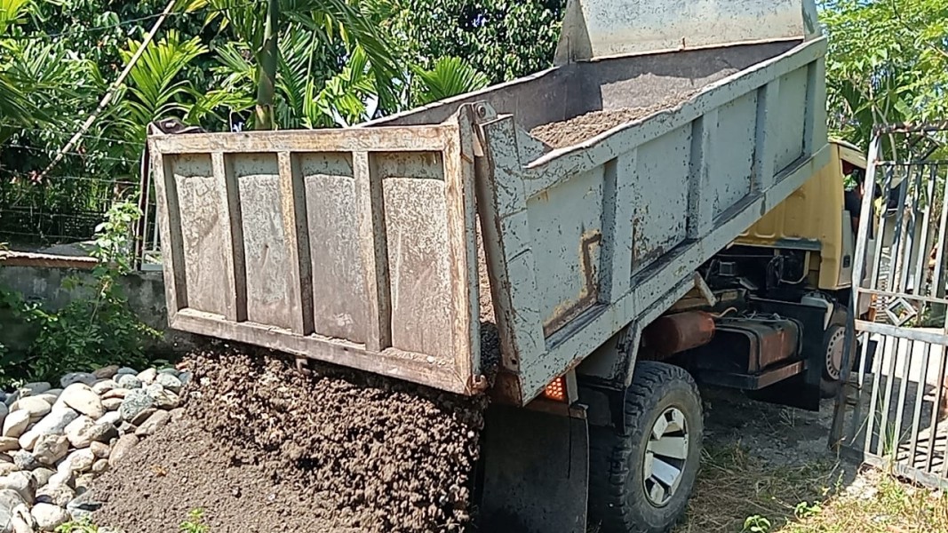 Semangat Pengabdian Tanpa Henti, Satgas TMMD Pastikan Material MCK Dayah Selalu Tersedia