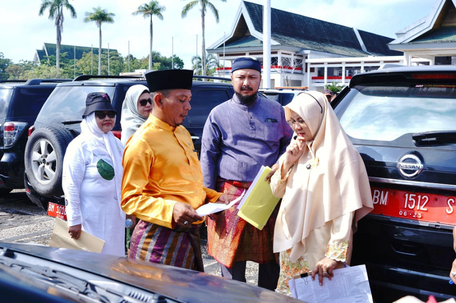 Bupati Afni Sebut Perangkat Kampung dan Bapekam Saat Cek Seluruh Mobil Dinas Siak, yang tak Layak Dilelang