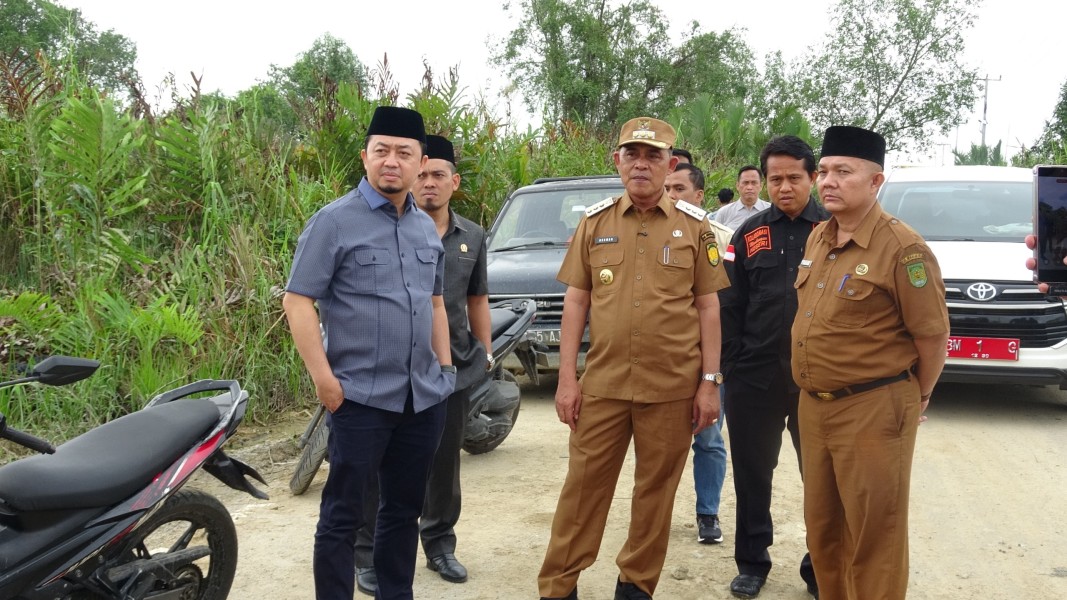 Bupati Inhil Tinjau Progres Jalan Terusan Mas, Target Rampung Februari 2026