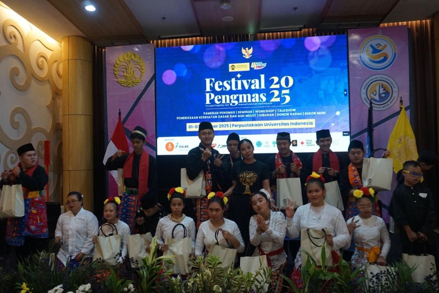 Kaum Difabel Jalani Pemeriksaan Kesehatan Gigi dan Mulut di Festival Pengmas UI 2025