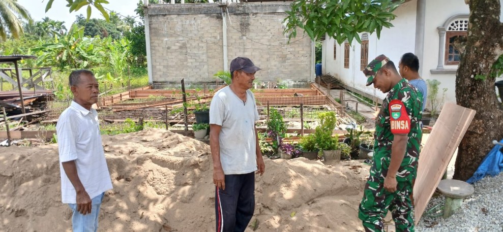 Babinsa Koramil 06/Kateman Pererat Silaturahmi dengan Warga Desa Penjuru