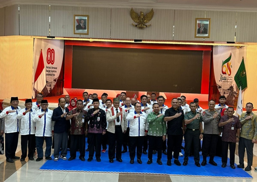 Persambi Riau 2025-2029 Resmi Dilantik, Gubernur Abdul Wahid 'Banting' Atlet Peraih Emas Kejurnas