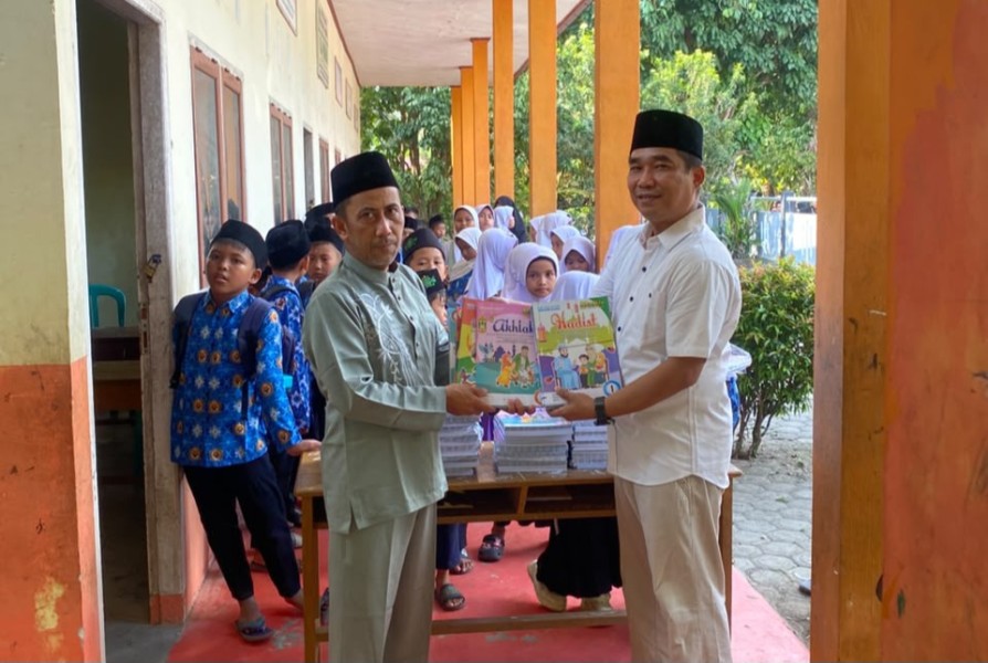 Peduli Pendidikan, Pemdes Usul Gandeng PT UTM dan PT ITB Gratiskan Buku Paket bagi Seluruh Siswa MDTA Al Hikmah