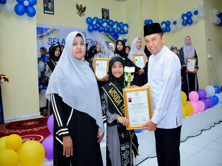 Cetak Generasi Qur’ani, 19 Santri TPQ Darul Ulum Salo Resmi Diwisuda
