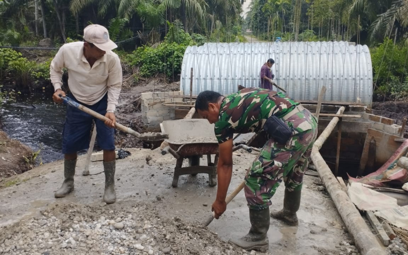 Dandim 0320 Dumai Pastikan Pembangunan Jembatan Armco Berjalan Meski Hadapi Kendala Alam