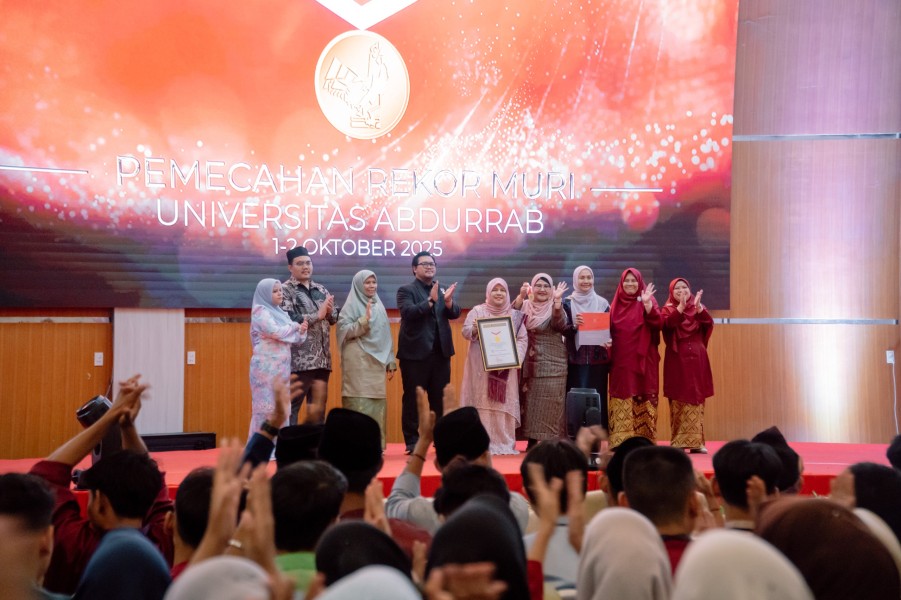 Universitas Abdurrab Catatkan Rekor MURI Penulisan Essay Biografi Tokoh Terbanyak