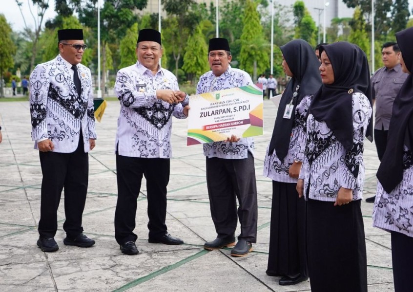 Pemprov Riau Hadiahi Umrah untuk Tiga Guru Berprestasi di Momen Hari Guru Nasional 2025