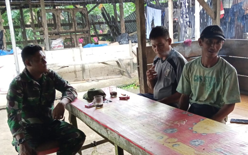 Perkuat Kemanunggalan TNI-Rakyat, Babinsa Sungai Sembilan Gelar Komunikasi Sosial