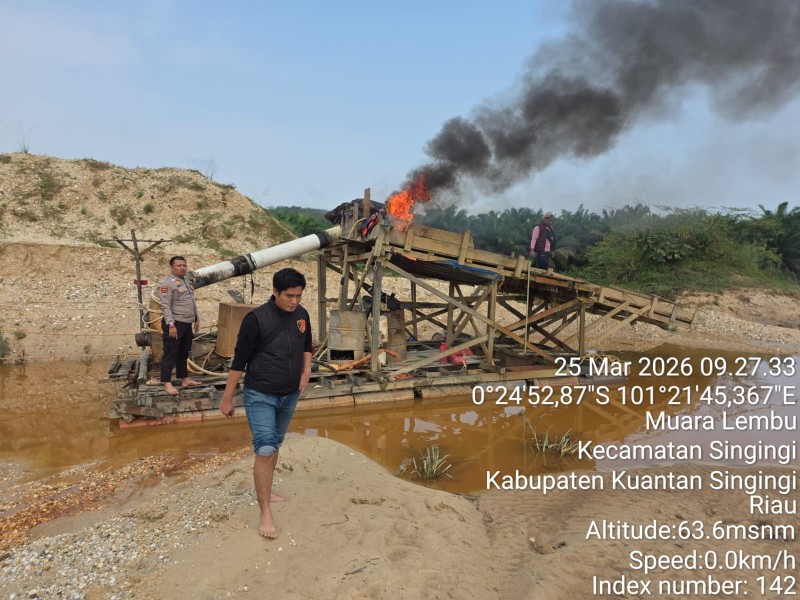 Polisi Tertibkan Aktivitas PETI di Kuantan Singingi, Satu Rakit Dibakar