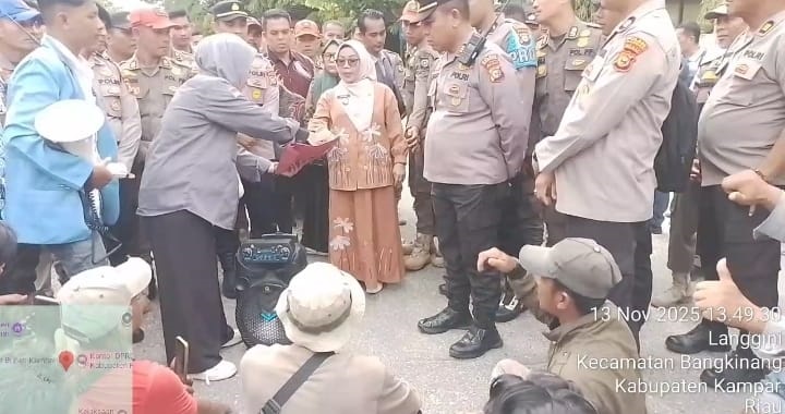 Mobil Dinas Kampar Vellfire: Wabup Klaim 2024, Data Sirup Buktikan APBD 2025 Rp2,7 M