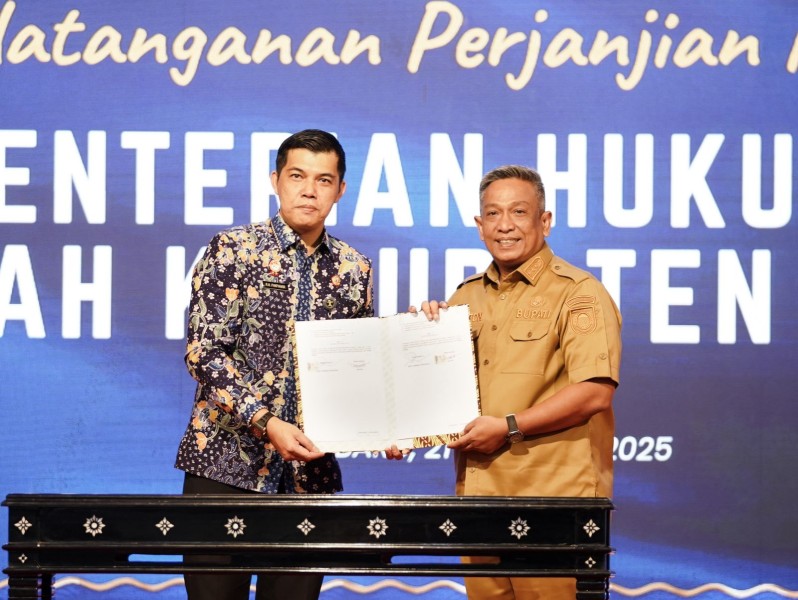 Bupati Rokan Hulu Raih Penghargaan Kemenkumham RI atas Komitmen Memperluas Akses Keadilan