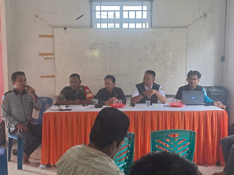 Babinsa Koramil 06/Kateman Hadiri Musyawarah Desa Pembentukan Direktur dan Pengelola BUMDesa Penjuru Berjaya