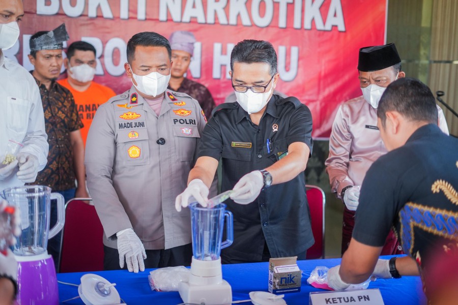Polres Rohul Bersama Kejaksaan dan Pengadilan Musnahkan 961,5 Gram Sabu dan 229 Butir Ekstasi