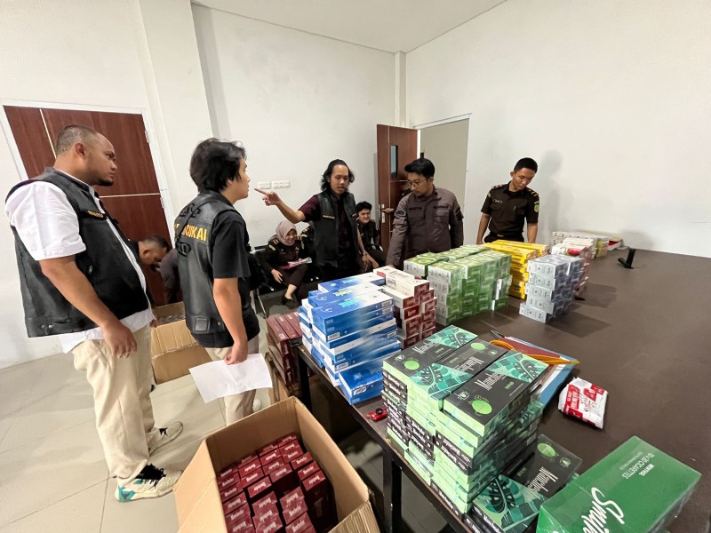 Kasus Rokok Ilegal di Dumai P-21, Bea Cukai Serahkan Tersangka ke Kejaksaan